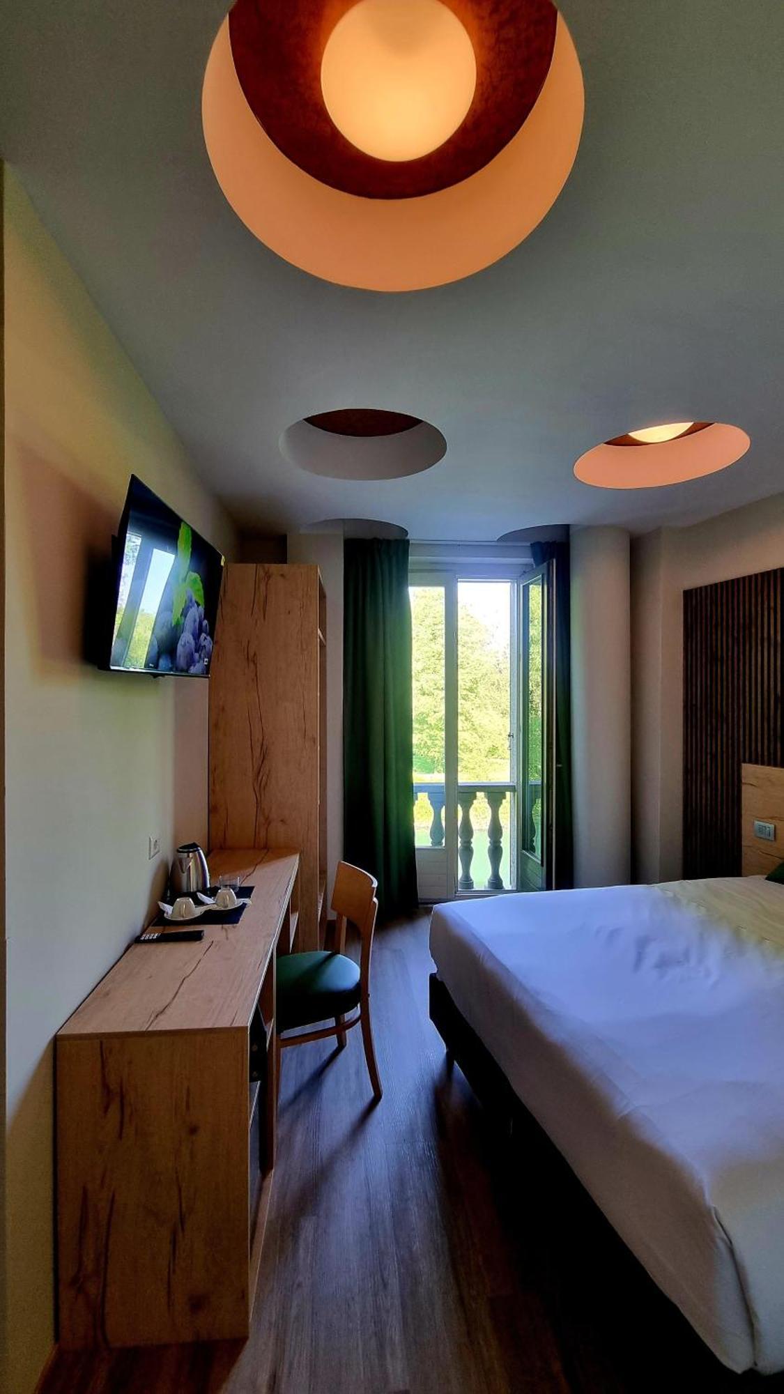 Botanique Hotel Vergani Fara Gera dʼAdda エクステリア 写真